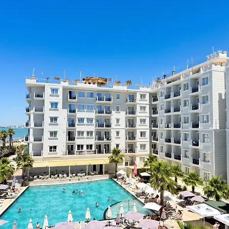 Sea View With Balcony In Durres 109 Appartement *