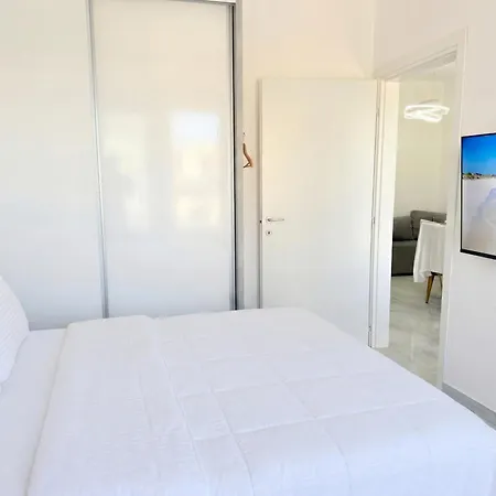 Sea View With Balcony In Durres 109 Appartement *